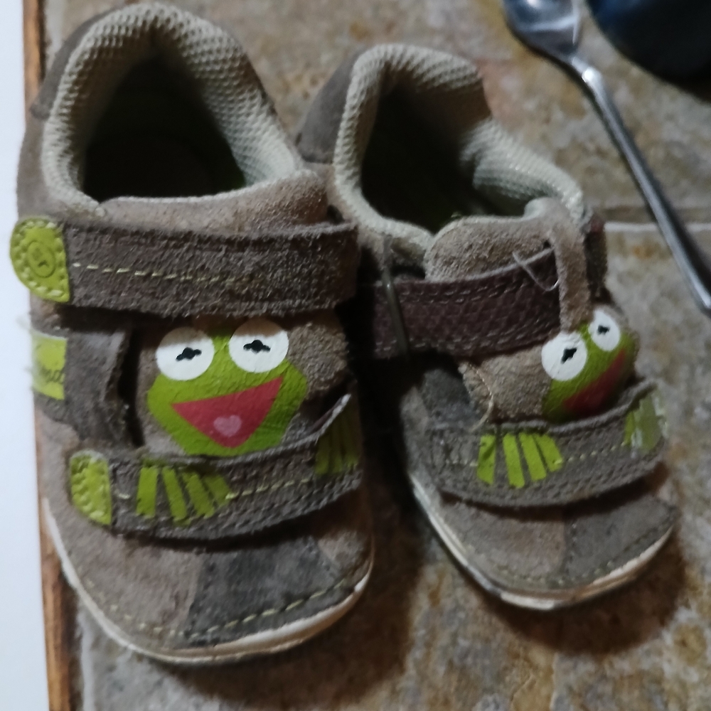 Stride Rite Brown and Green Kermit Sneakers